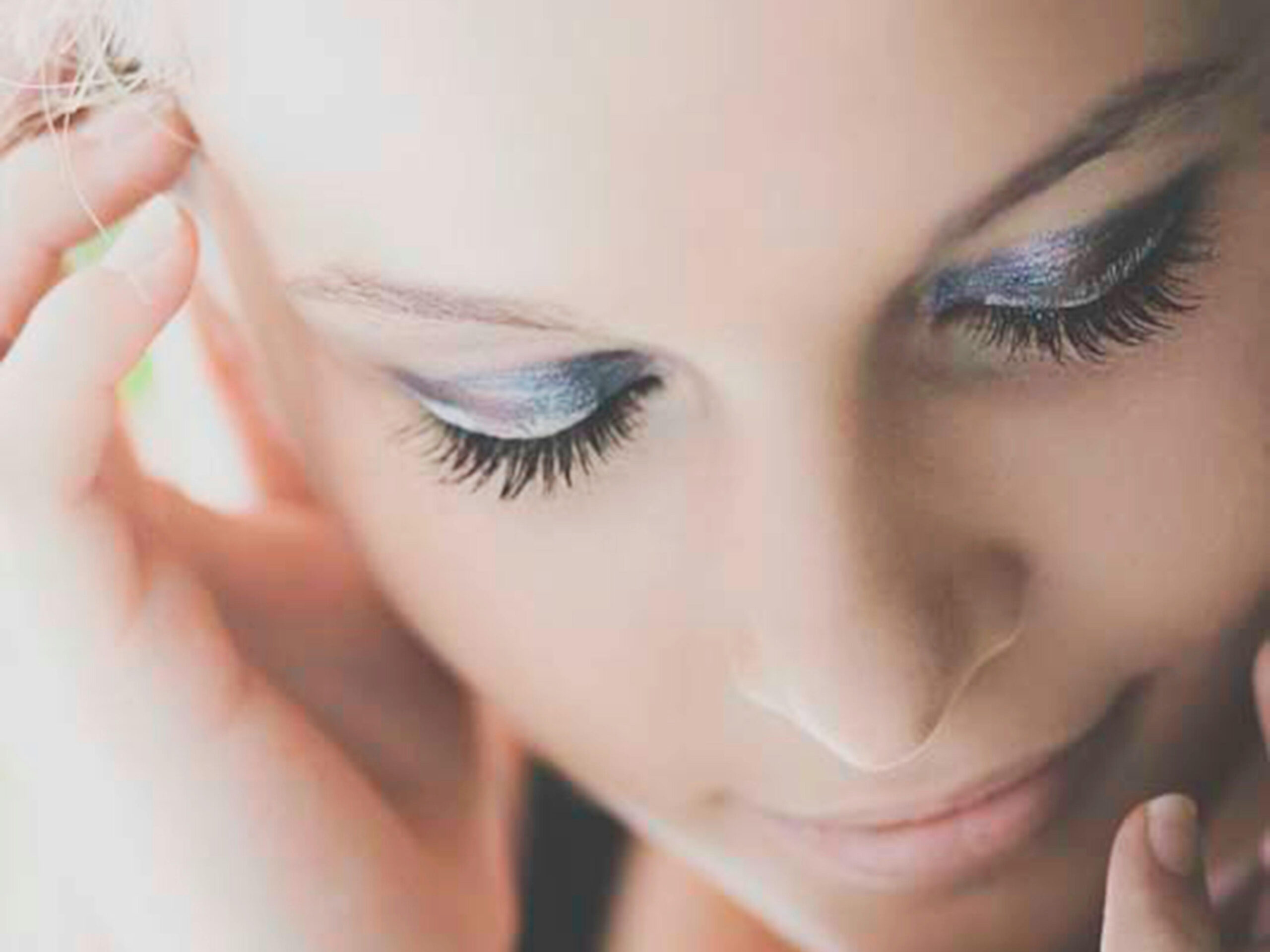 Leia mais sobre o artigo Cílios de Cinema: Guia Completo da Máscara Maybelline NY The Colossal