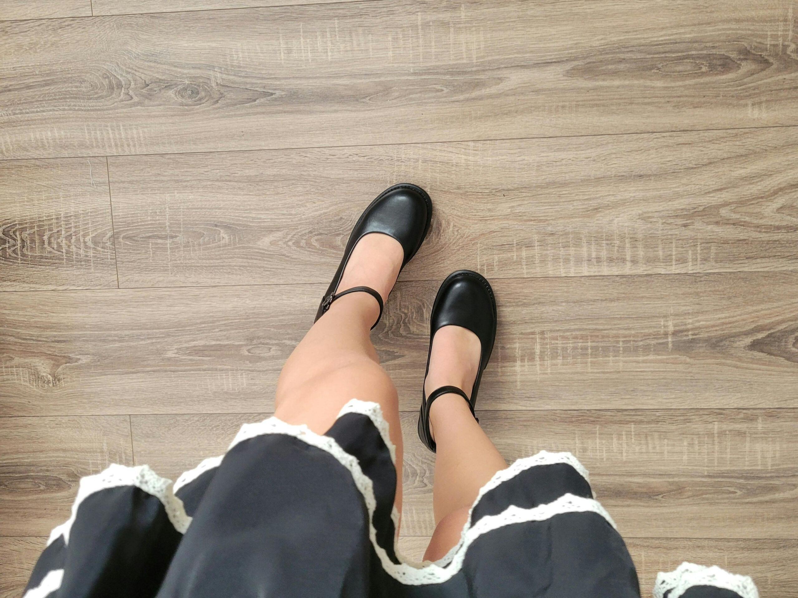 Leia mais sobre o artigo O retorno das sapatilhas Mary Jane: Como usar o sapato favorito de 2026 sem perder o conforto